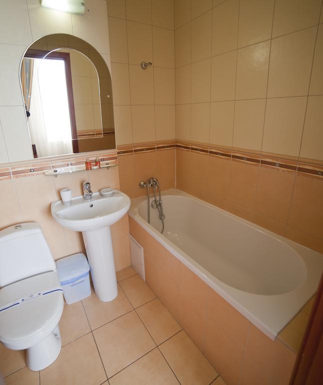 Hotel Sani Truskavets Habitación foto